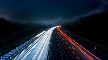 Az Egyesült Királyságban a sebességhatárt az országutakon 100 km/h alá csökkentik a légszennyezés mérséklése érdekében