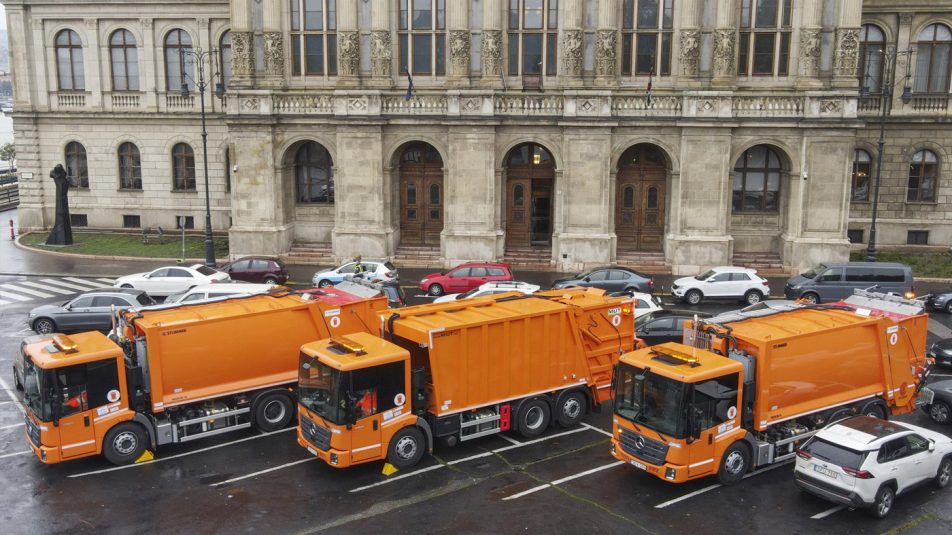 Mintegy száz új hulladékgyűjtő jármű kezdi meg munkáját Budapesten