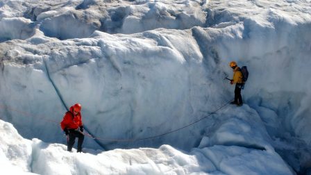 Hatalmas méretű tómedrek húzódnak az olvadó jég alatt