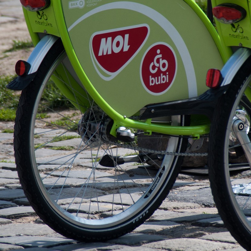 Rászoruló családok kapják meg a Mol Bubi első szériás kerékpárjait