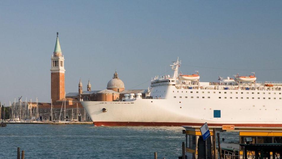 Nem rombolhatják tovább a tengerjáró hajók Velencét
