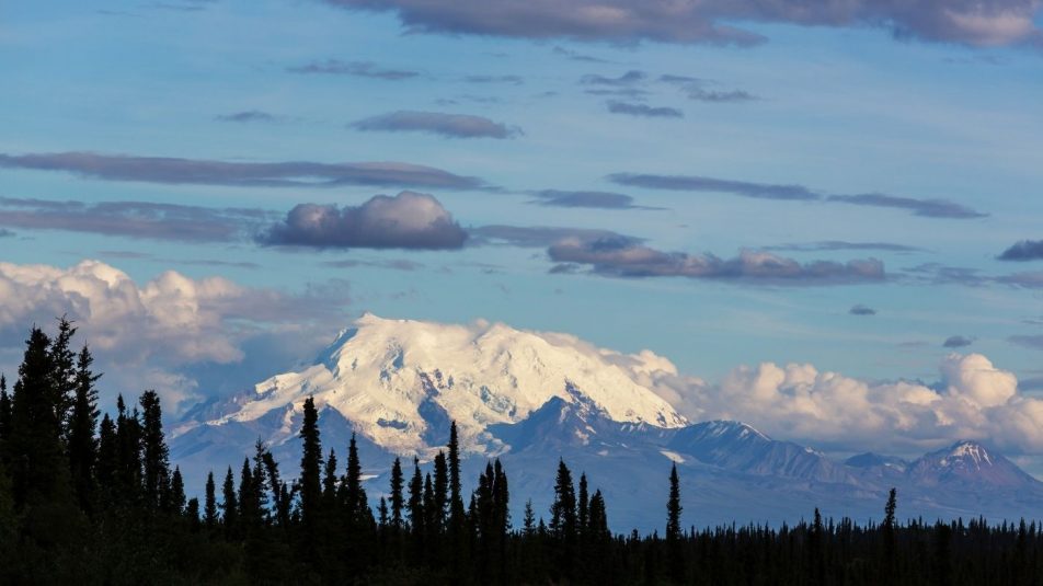 Biden felfüggeszti az alaszkai fosszilis-kitermelési szerződéseket