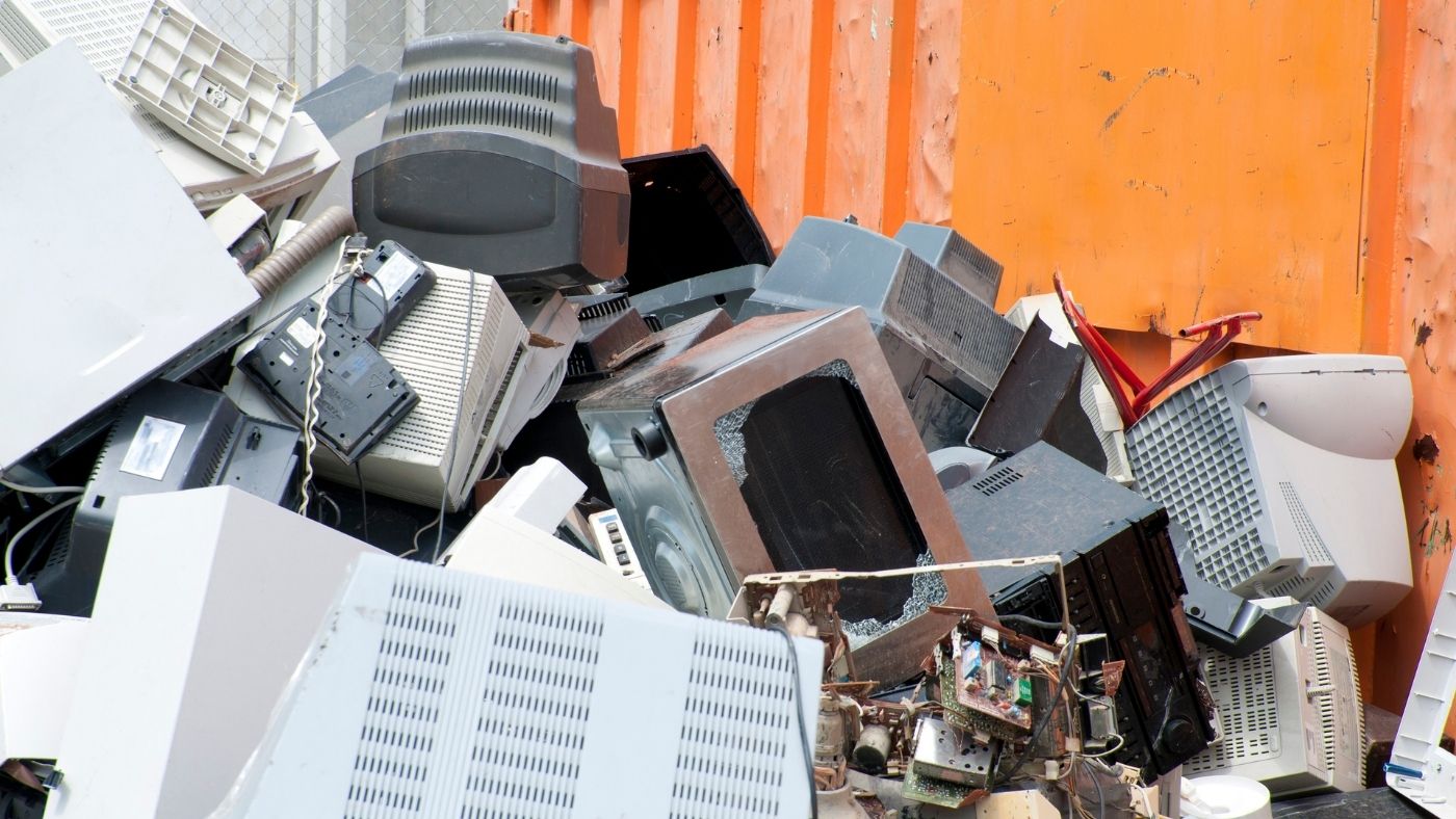 Súlyos veszélyt jelent a gyerekek egészségére az elektronikai hulladék