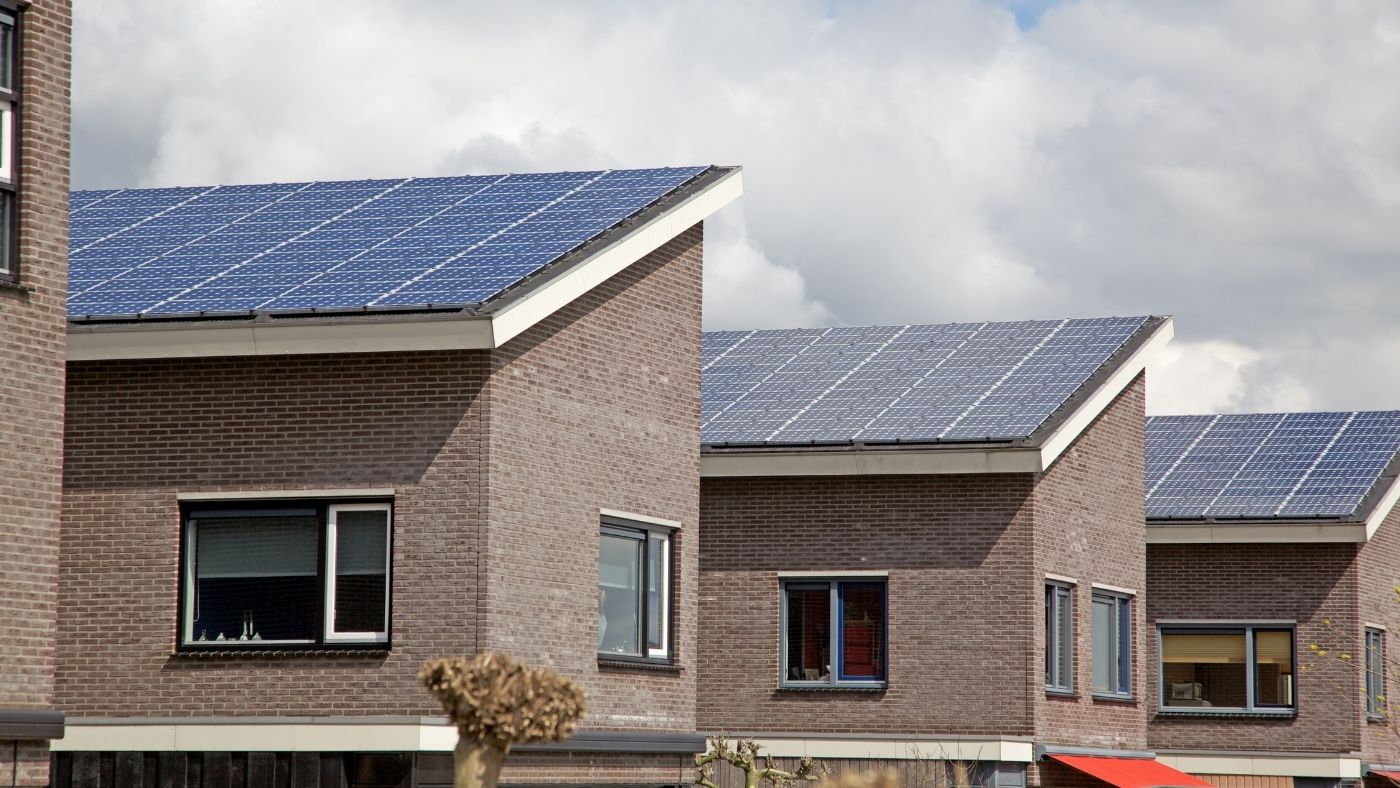 A napenergia hasznosítására kötelezhetik az újlakásépítőket Németországban