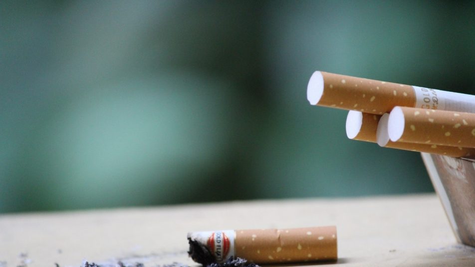 Eldobált cigarettacsikkek ellen hirdet harcot egy új találmány