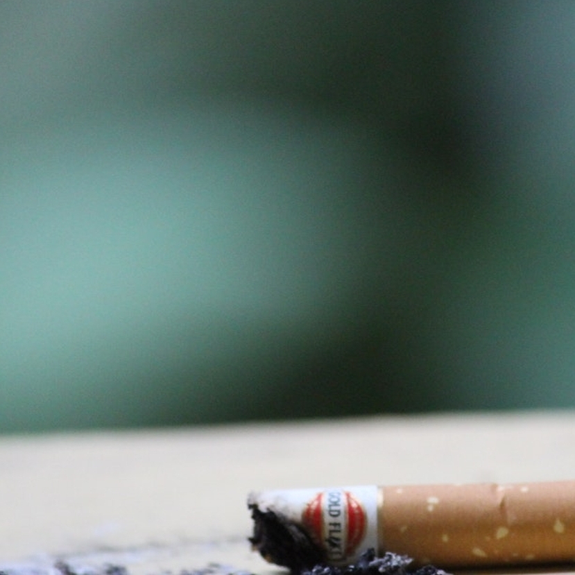 Eldobált cigarettacsikkek ellen hirdet harcot egy új találmány