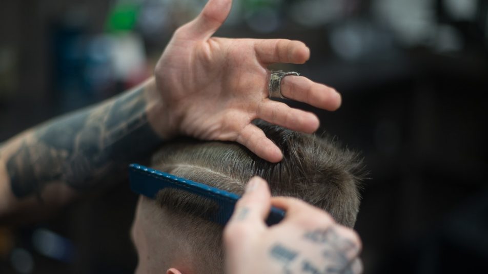 Brit fodrászok mozgalmat indítottak a levágott hajak újrahasznosításáért