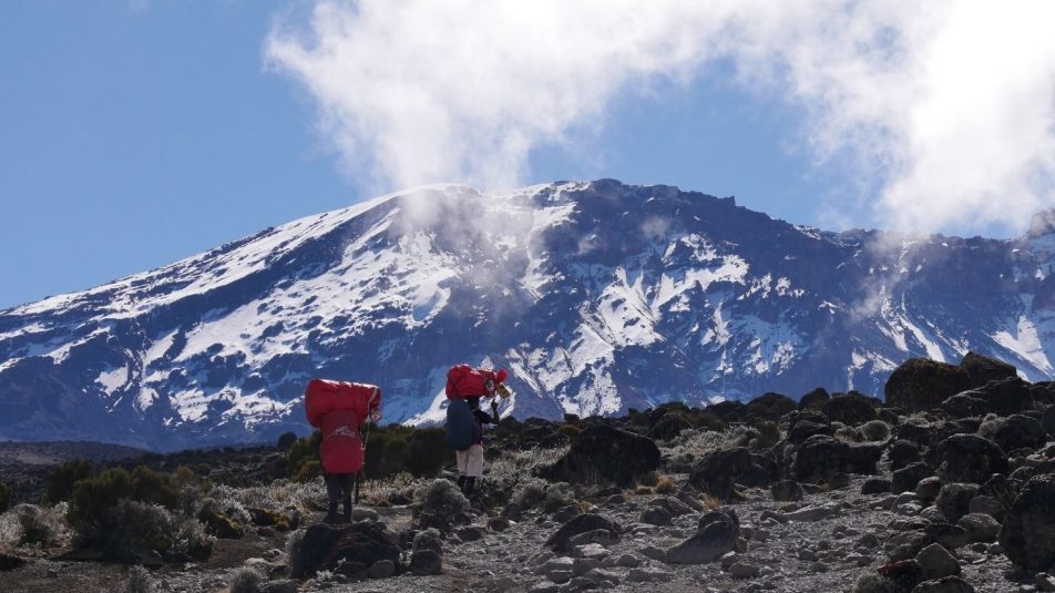 Fenntartható világjárás? – A Kilimandzsáró serpái