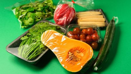 Eltűnhetnek-e a műanyag csomagolóanyagok a zöldség-gyümölcs polcokról?