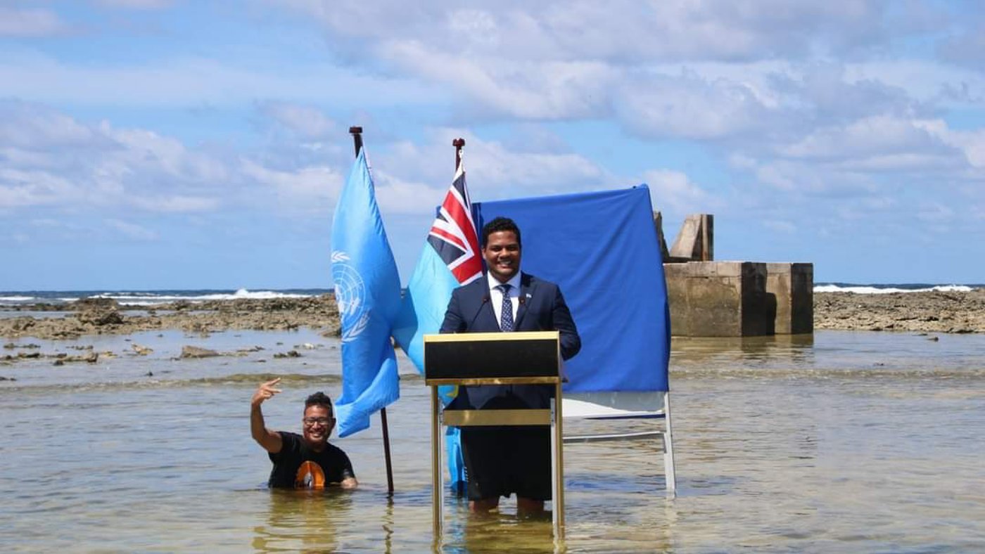 A tuvalui miniszter térdig a vízben állva küldött üzenetet Glasgow-ba