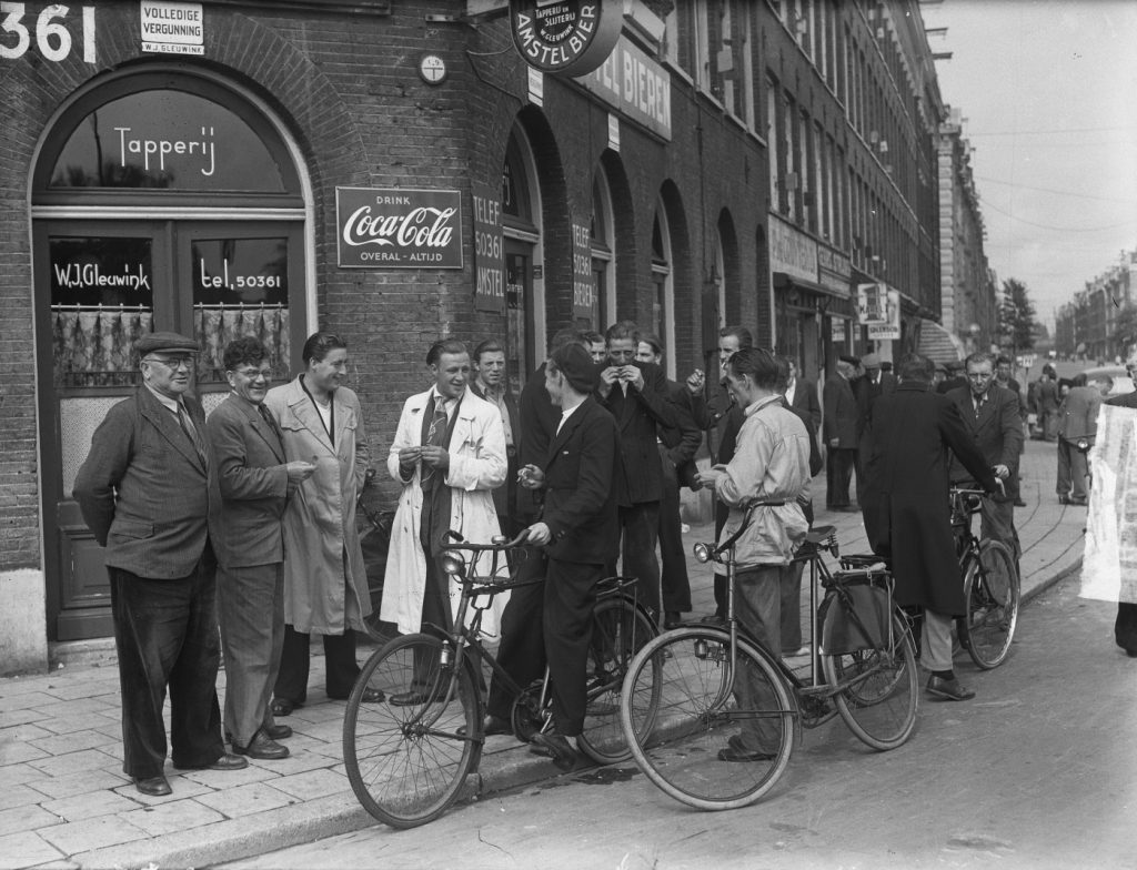 kerékpárosok Amszerdamban az 1950-esévekben
