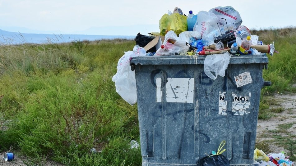 Romániában ezentúl bűncselekménynek minősül a hulladék égetése és elásása