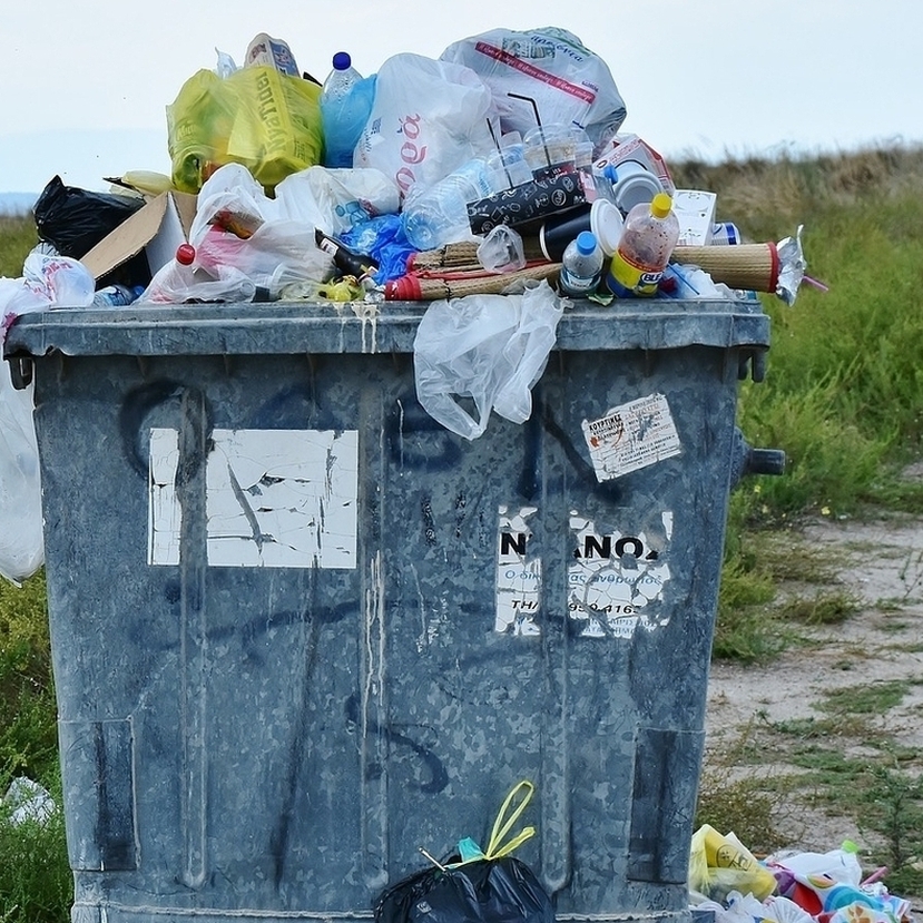 Romániában ezentúl bűncselekménynek minősül a hulladék égetése és elásása