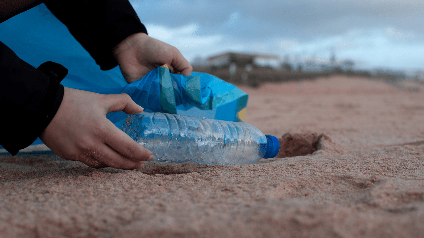 Tongát elárasztották a műanyagok a vulkánkitörés után