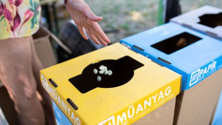 Szelektív hulladékgyűjtés a fenntartható művészet jegyében a balatoni fesztiválokon