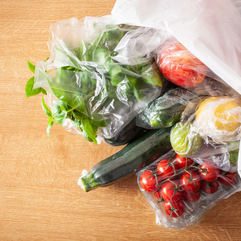 Így csökkenthetik felére a műanyag csomagolást az élelmiszerboltok