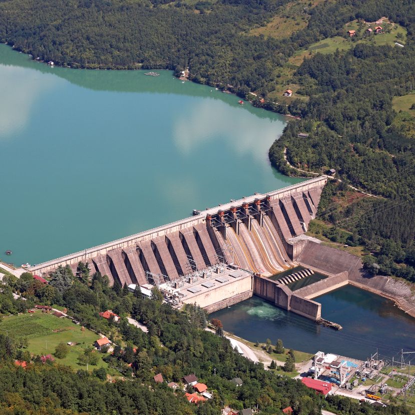 „Víz akkumulátor” segíti a megújuló energiaforrásokat Svájcban