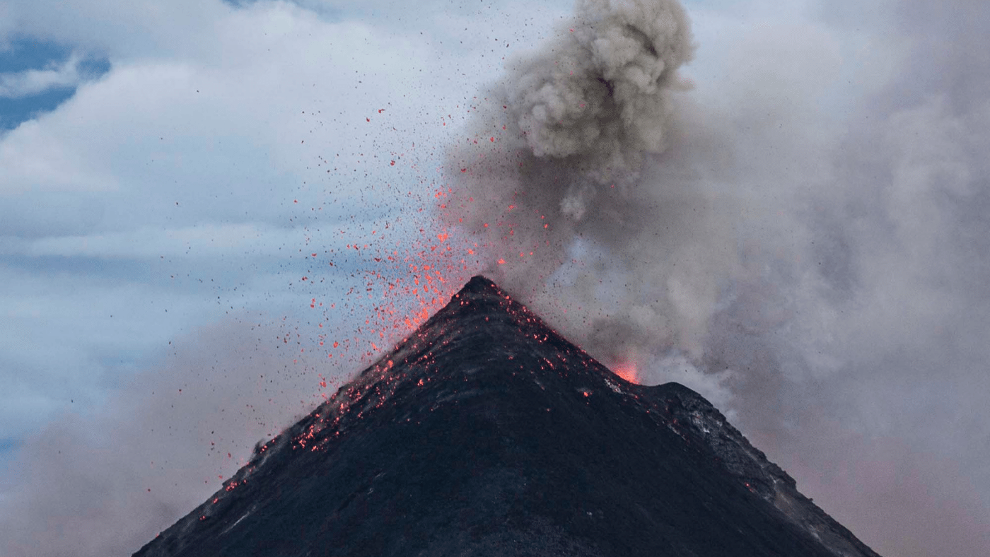 Eddig példátlan eseményt okozott a vulkánkitörés