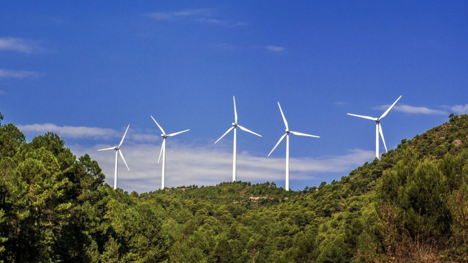 A szélkerekek telepítése fokozza a zöldenergia hasznosítását