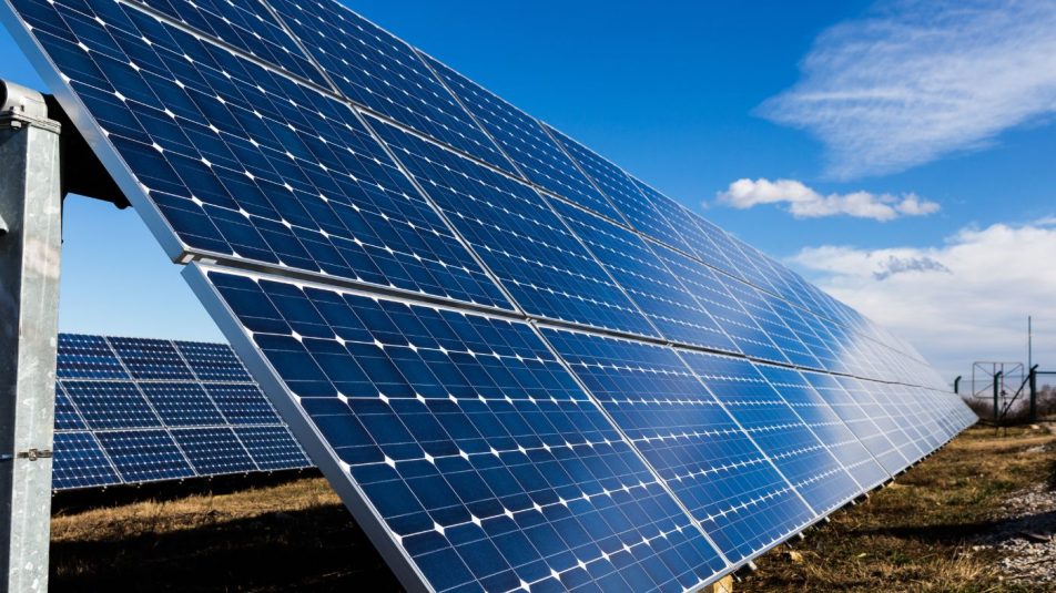 Követi a Napot az új paksi napelempark