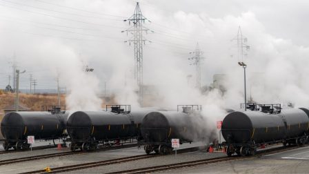 Füstölgő vonatok, tartálykocsik