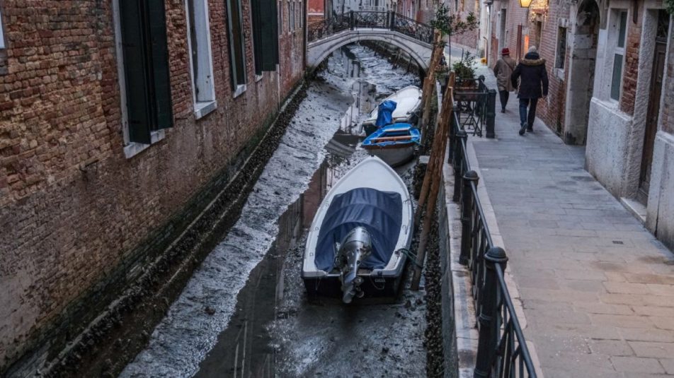 Kiszáradnak Velence csatornái a száraz tél miatt