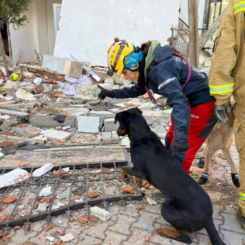 A magyar mentőcsapatok és négylábú társaik segítsége felbecsülhetetlenül értékes a földrengés sújtotta Törökországban