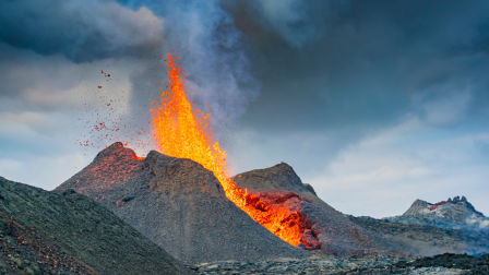 Tűzhányók nyomába eredünk Harangi Szabolcs vulkanológussal – Holnapután
