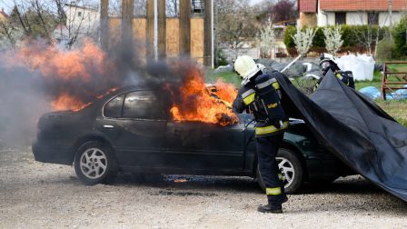 Elektromos járművek tűzoltását segítő eszközt adtak át Székesfehérváron