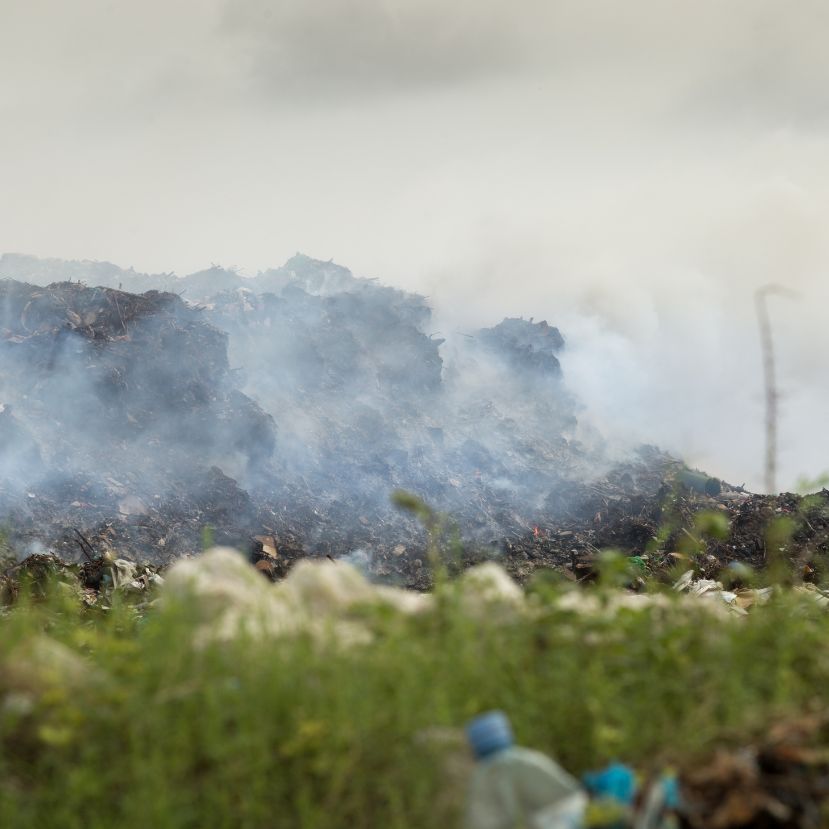 Illegális hulladéklerakó okozta a sokáig terjedő bűzt Balatonfőkajárnál