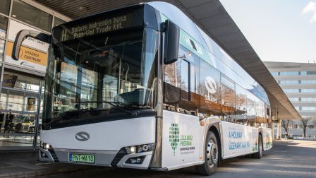 Decembertől hidrogén-üzemanyagcellás buszokat tesztel a HUMDA