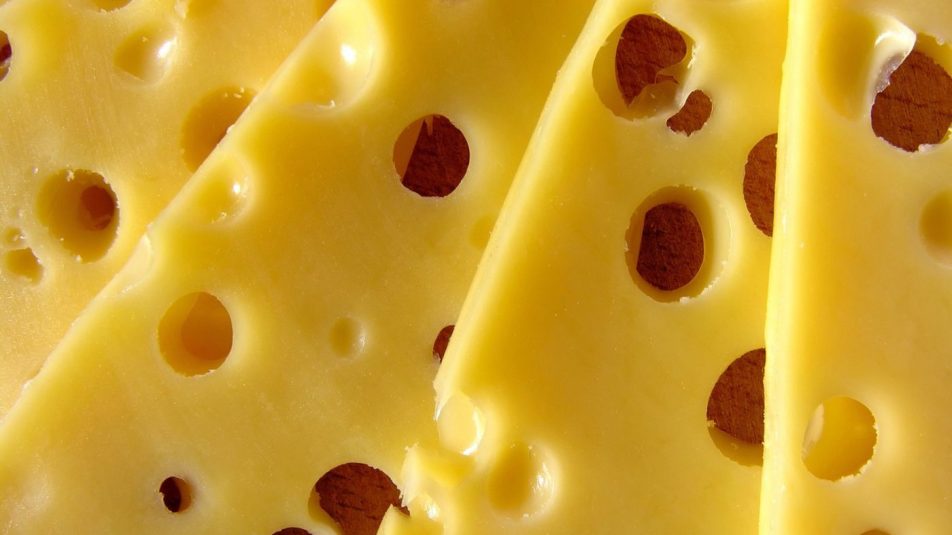 Miért lyukas a sajt?