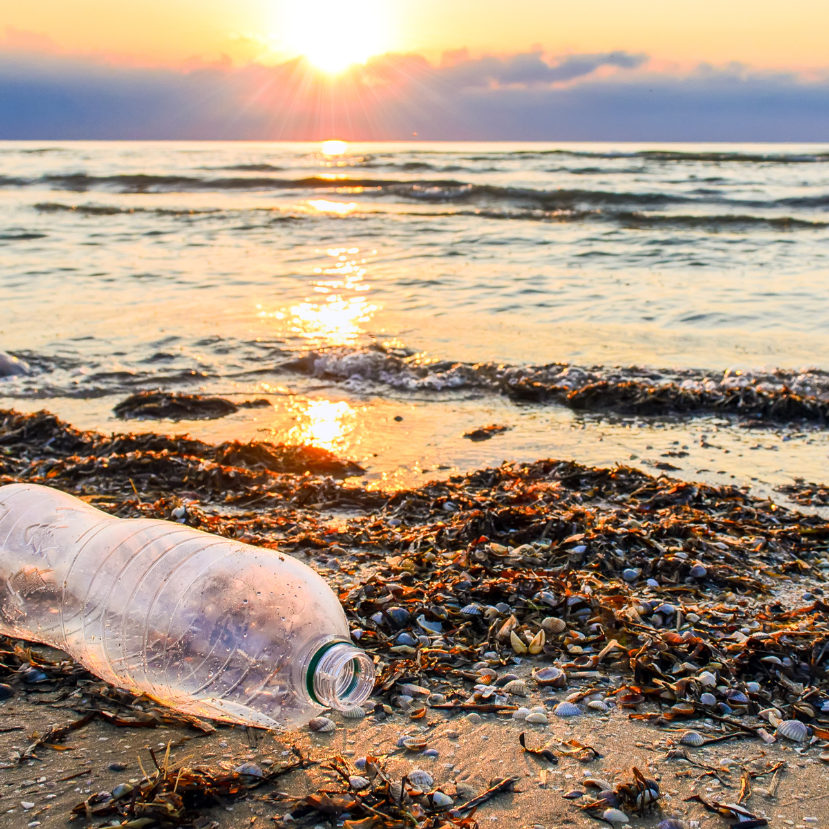 Műanyag pellet árasztotta el Galícia tengerpartjait