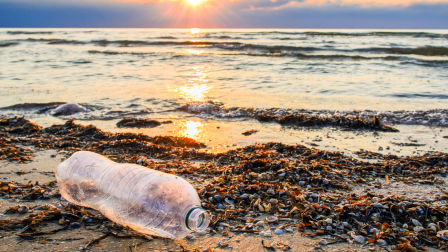 Műanyag pellet árasztotta el Galícia tengerpartjait