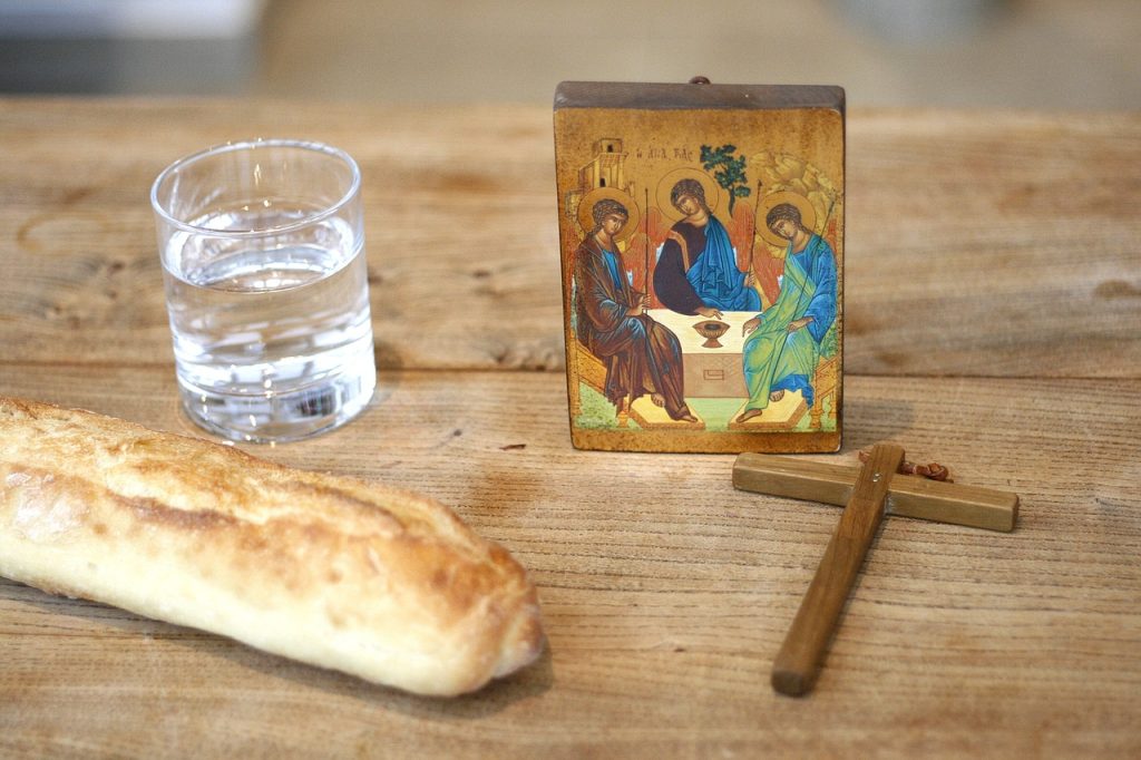 ikon, vizes pohár, kenyér és kereszt 