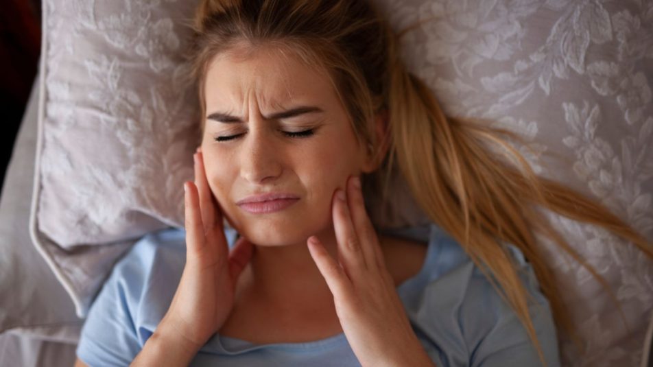 A rossz alvás fogaink egészségét is veszélyezteti