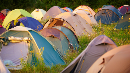 Begyűjtötte és újrahasznosítja a Sziget hátrahagyott sátrait a Máltai Szeretetszolgálat