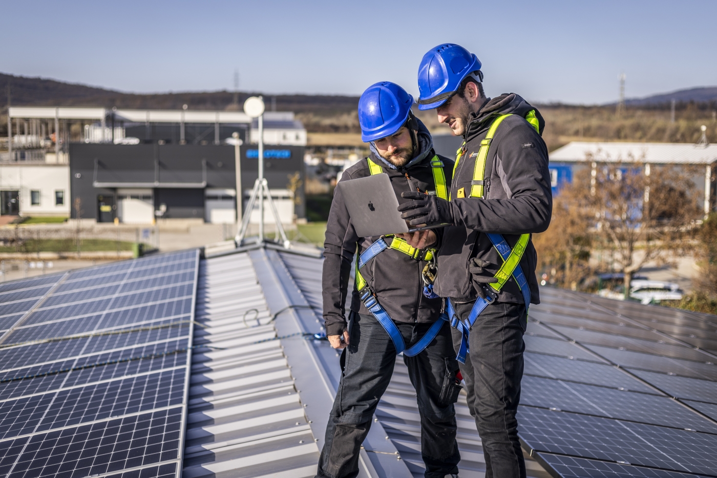 Száz megawatt megtermelt napenergia veszik kárba naponta Magyarországon