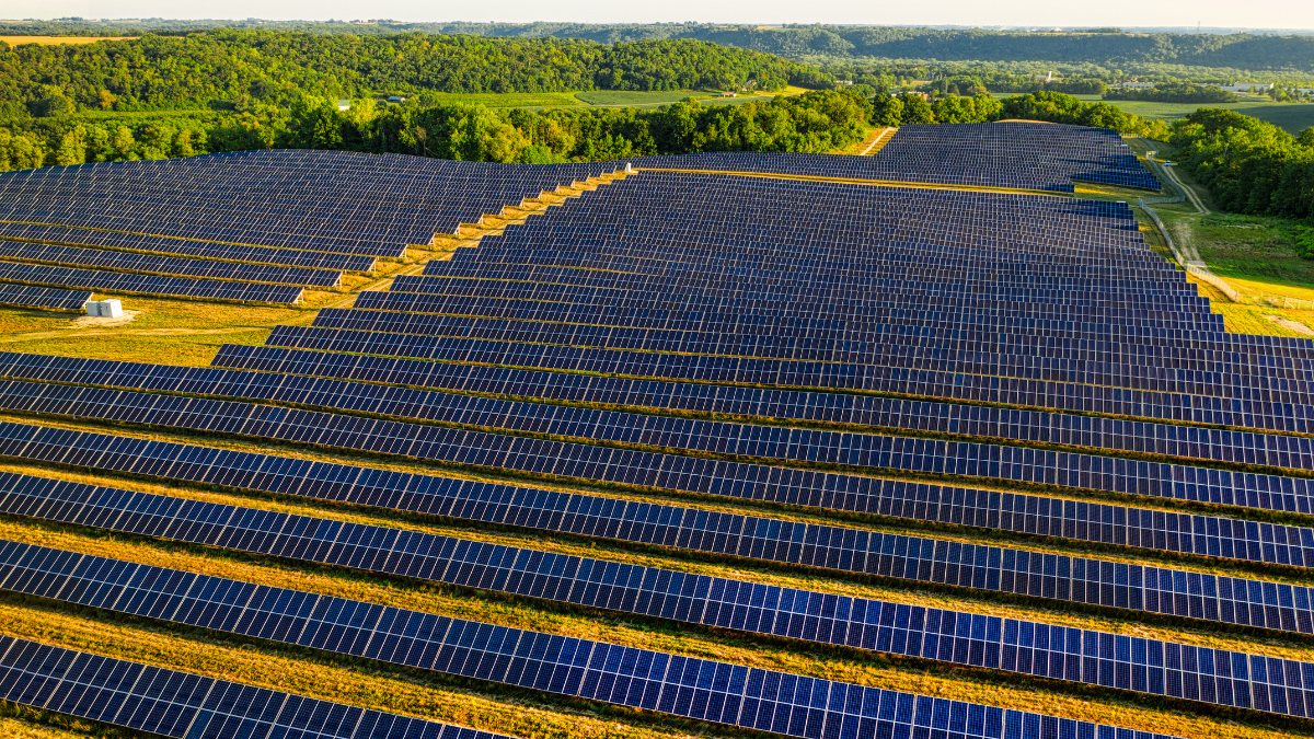 A helyben termelő és a hibrid erőművek jelenthetik a napenergia jövőjét Magyarországon