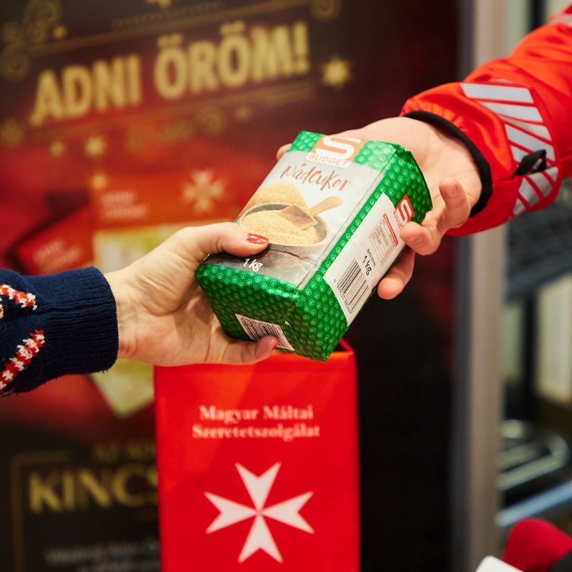 Adni Öröm! – Nehéz sorsú embereknek gyűjtenek tartós élelmiszereket a SPAR-üzletekben