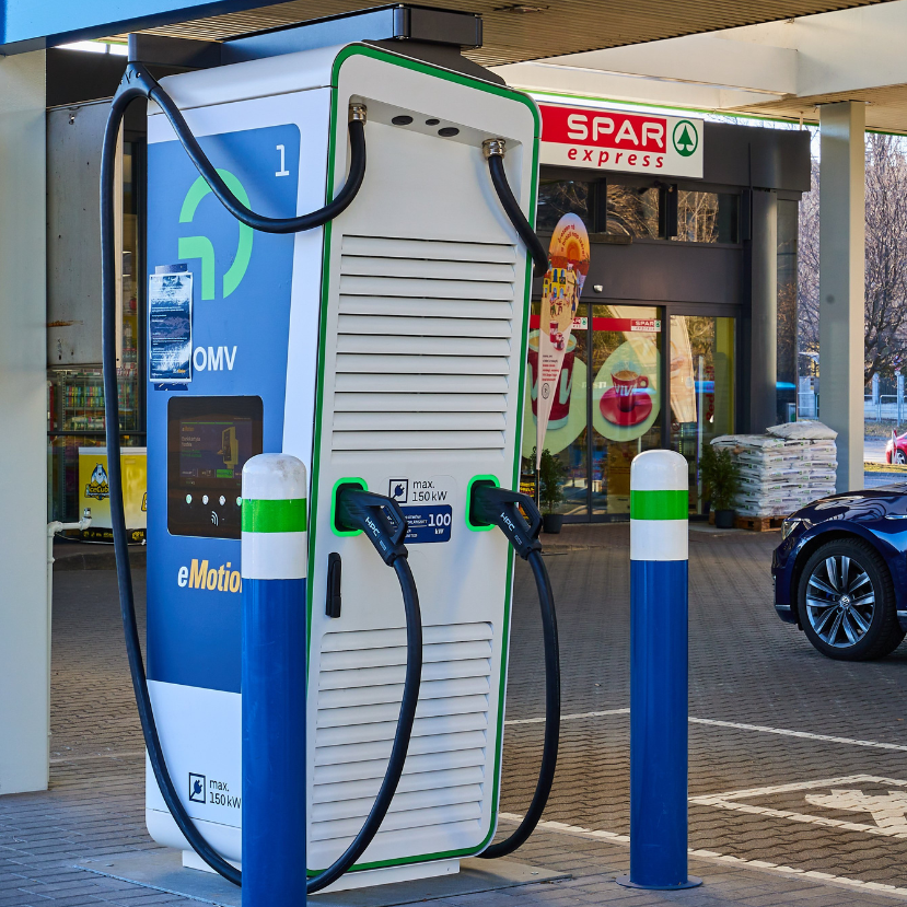 Egyre több SPAR-üzletnél tölthetőek az elektromos autók