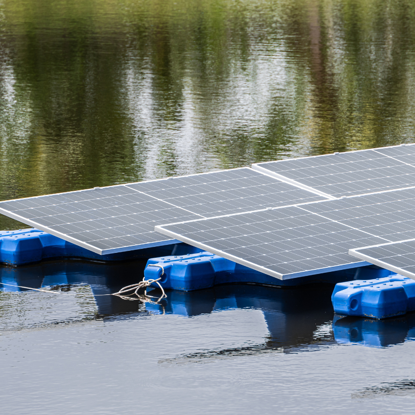 Vizet spórol, és áramot termel az öntözőcsatornára telepített napelem