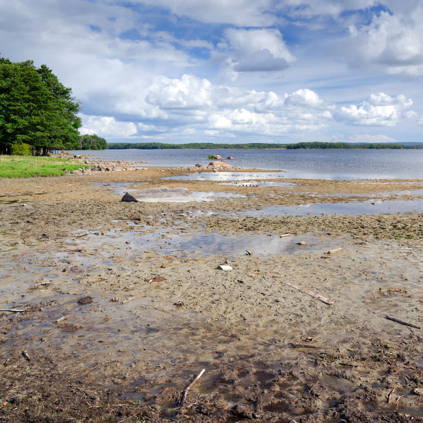 Alig van víz a Balatonban, és folytatódik az apadás
