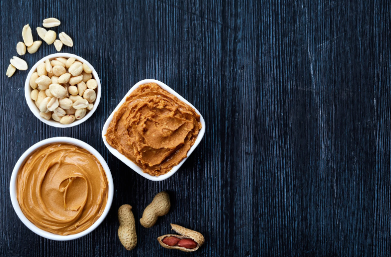 1 tál, földimogyoró, 2 tál mogyoróvaj és három szem héjas földimogyoró