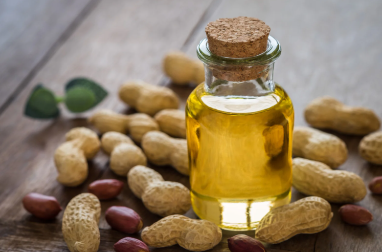 1 üveg olaj és sok héjas földimogyoró