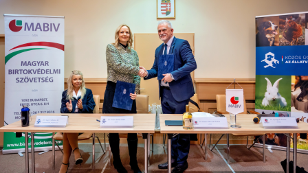 Két világ határán