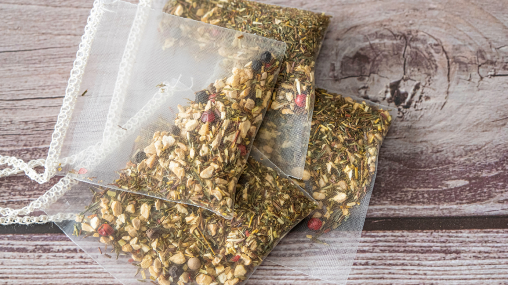 A legrosszabb választás a műanyag teafilterek használata. Ezekből rengeteg mikroműanyag szabadul fel.