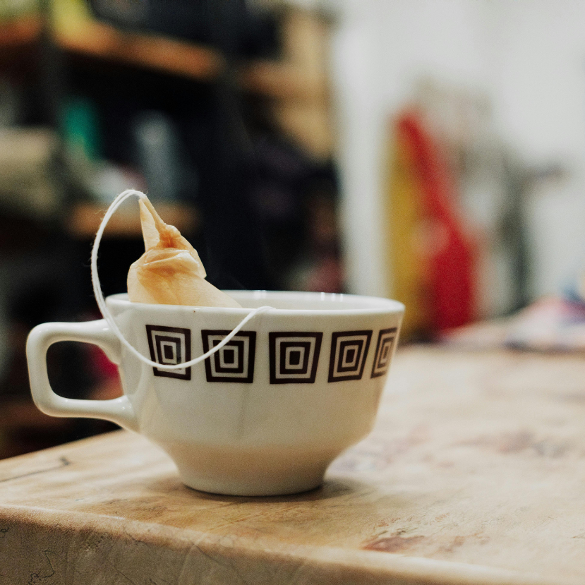 Mikroműanyag a teánkban: Hogyan kerül bele, és hogy kerüljük el?