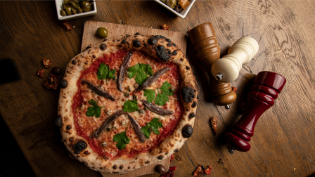 Pizza: egyszerű mediterrán fogásból a világ egyik legsokszínűbb étele