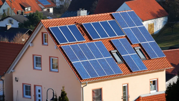 Egymást erősíti az elektromos autók és a napenergia terjedése